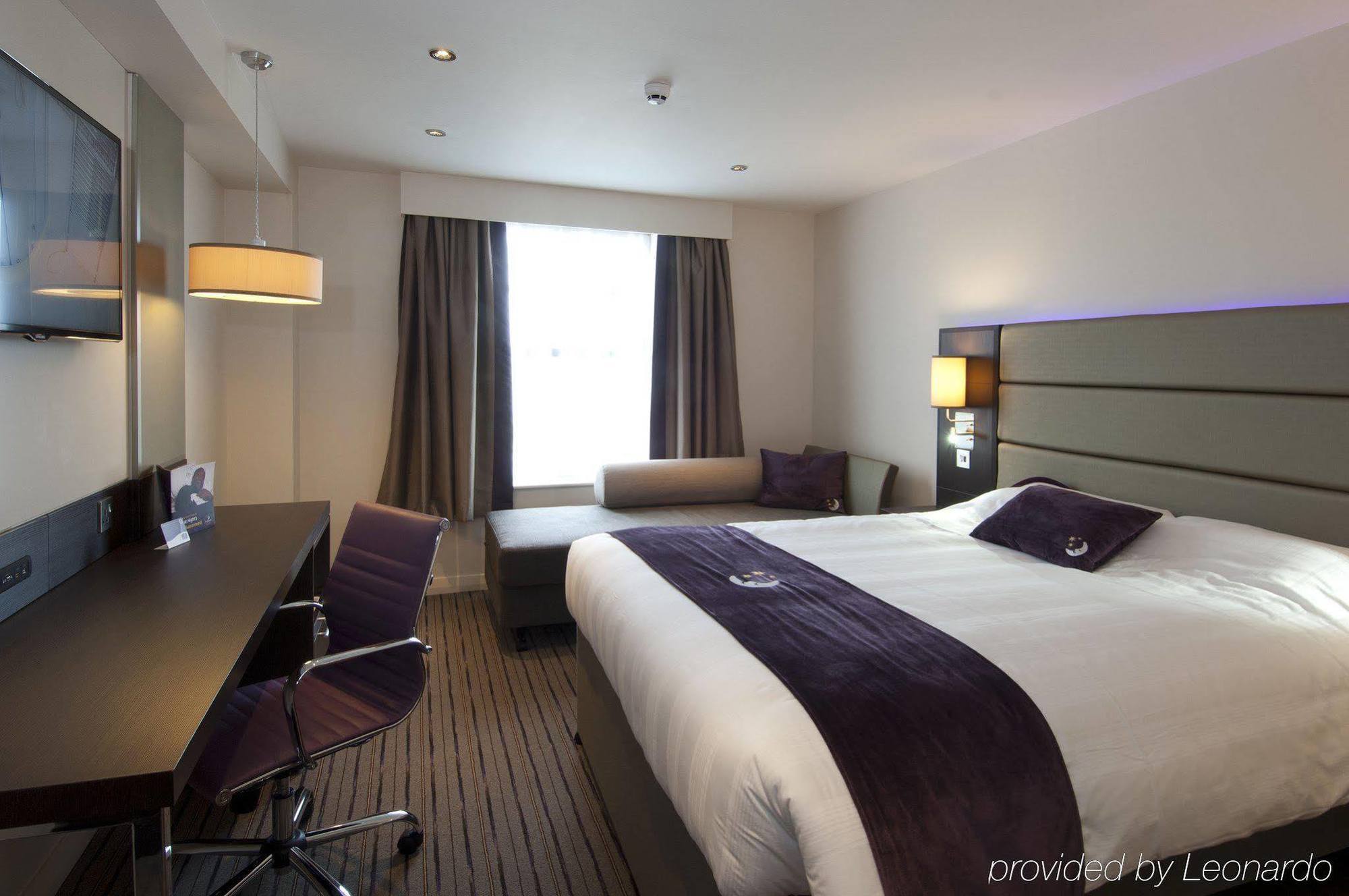 Premier Inn London Romford Exterior foto